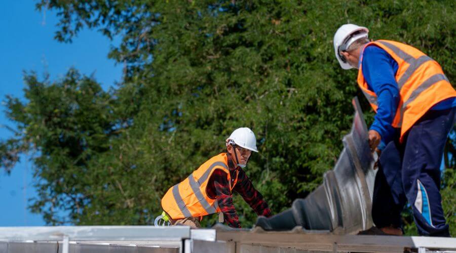 Professional gutter cleaning in Waterman, IL